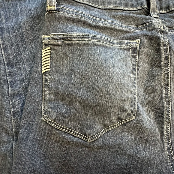 PAIGE BRAND VERDUGO ANKLE BLUE JEANS. MID-RISE ZIP FLY BUTTON CLOSURE. SIZE 28 - Picture 6 of 12